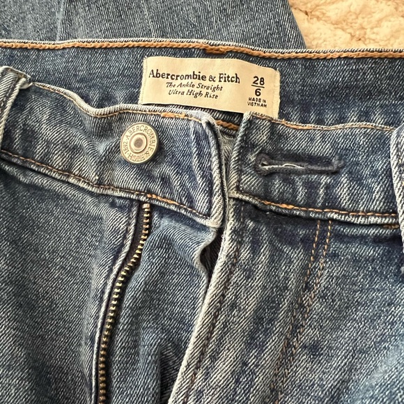 Abercrombie & Fitch High Rise Blue Jeans - Picture 6 of 10
